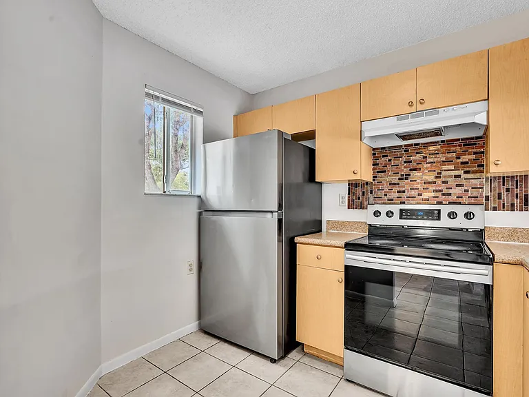 1020 Lake Victoria Dr #B — Photo 10