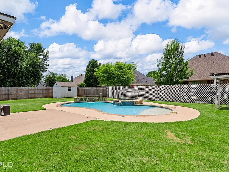 410 Half Moon Ln — Photo 10