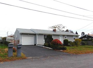 29 Ladeira Ave, Portsmouth, RI 02871