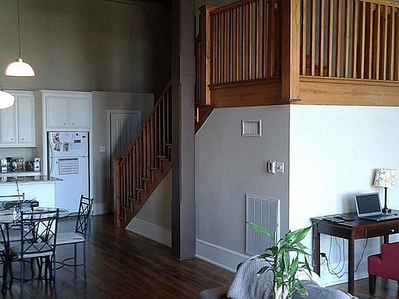 5th image of 525 Kempner St Unit 8