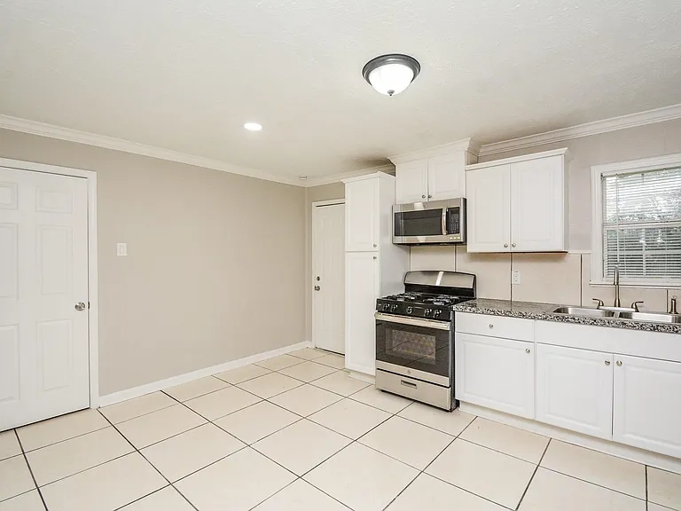 2109 Pomona Dr — Photo 7