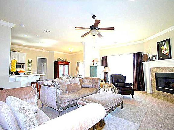 3rd image of 4369 Oakmont Dr