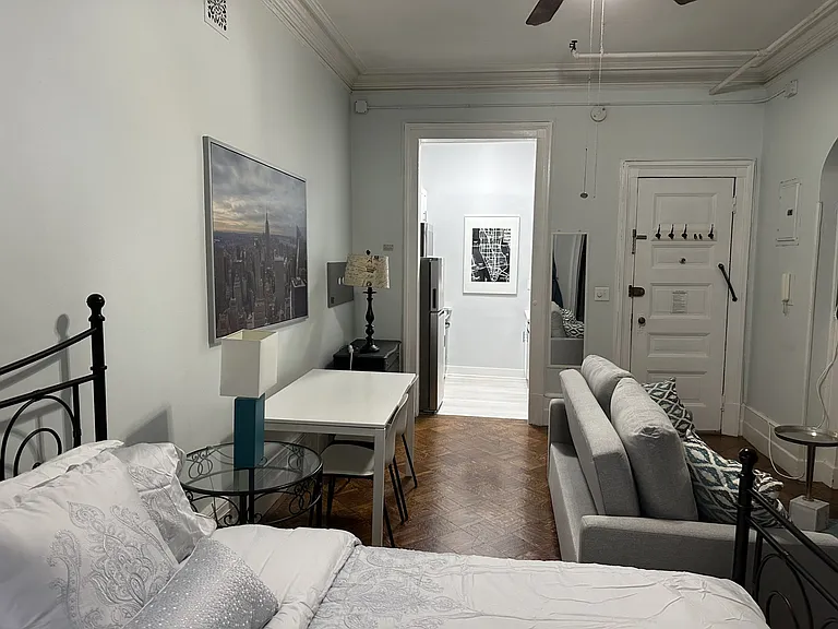 264 W 73rd St #2R — Photo 2