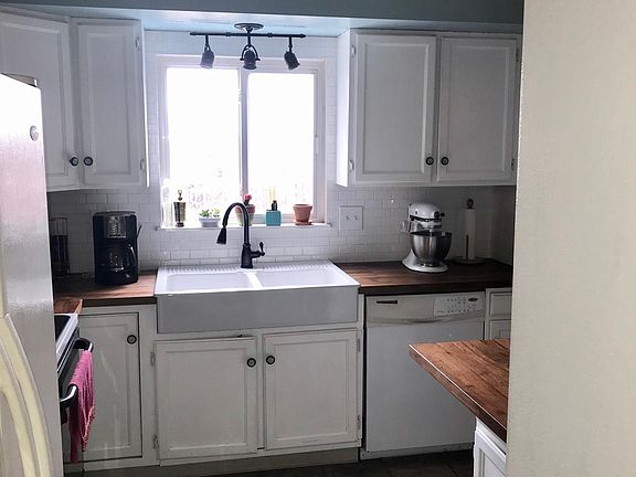 Newly remodeled kitchen .