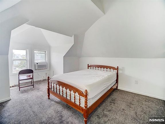 2nd image of 139-141 Richelieu Terrace