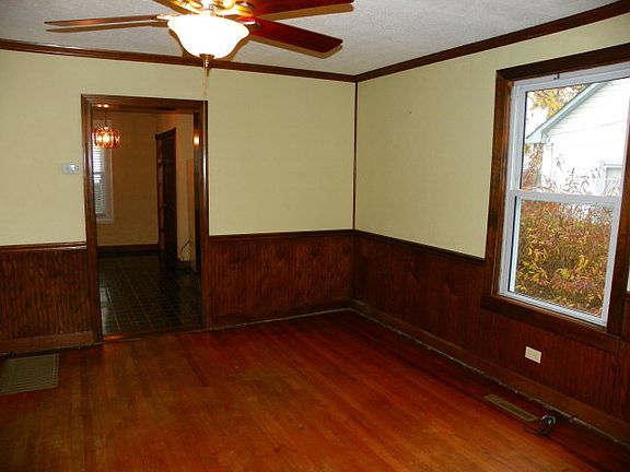 3rd image of 13 Glen Oak Dr