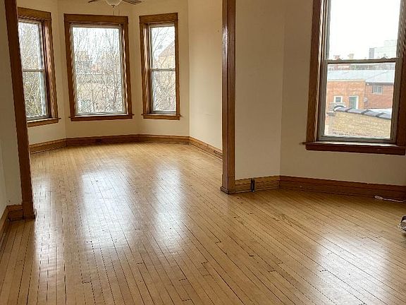 3rd image of 2617 W Walton St APT 3