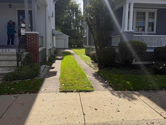 5th image of 235 Wright Ave
