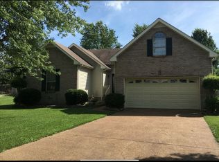 110 Indian Pointe Dr, White House, TN 37188