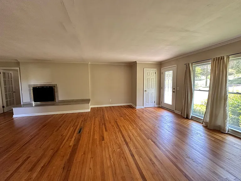 3221 Foxhall Rd — Photo 13