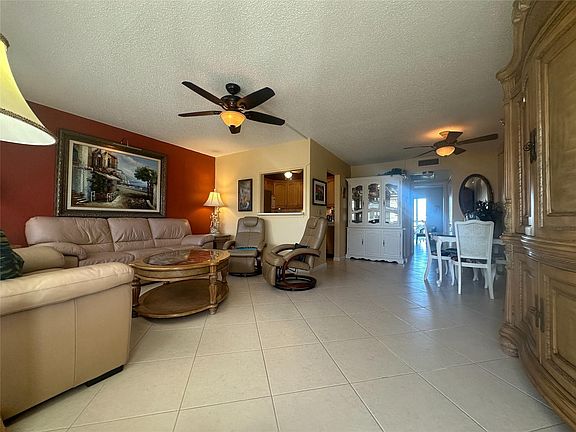 3rd image of 4032 Ashby D #4032