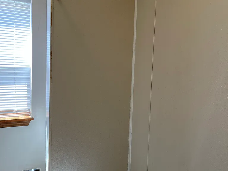 523 E Burlington St #3 — Photo 8