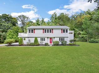 159 Deerfield Ln N, Pleasantville, NY 10570