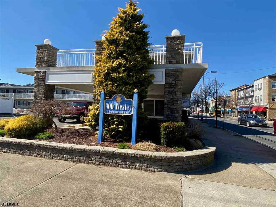 1st image of 900 Wesley Ave #114