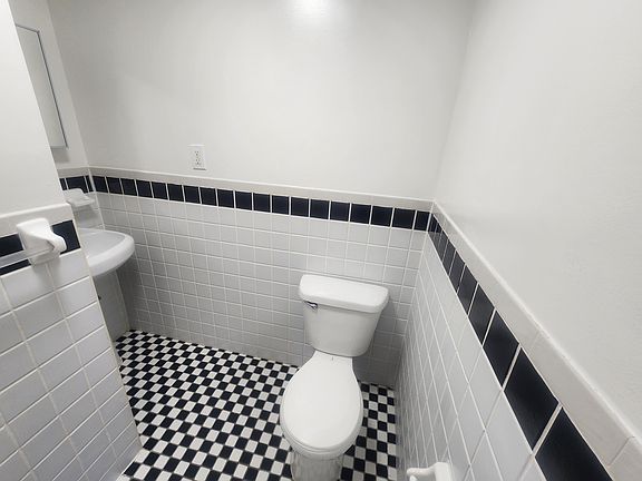 4th image of 114 Leonard St #3