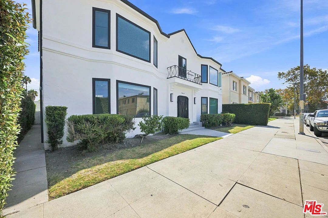 3 bed, 3.5 bath, 1226 sqft, $4,500 — Photo 2