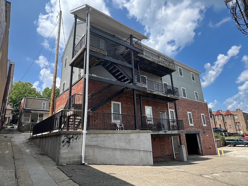 16 N Congress St #102