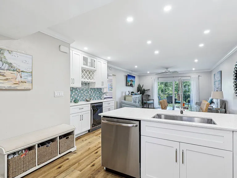 200 E Royal Palm Rd — Photo 12