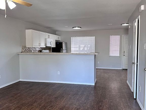 4th image of 1828 River Crossing Cir APT B