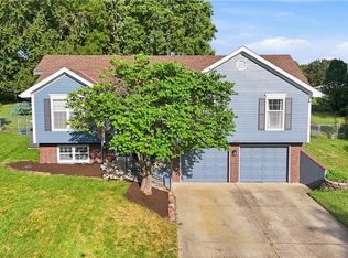 6821 T Gabbert Dr, Pleasant Valley, MO 64068