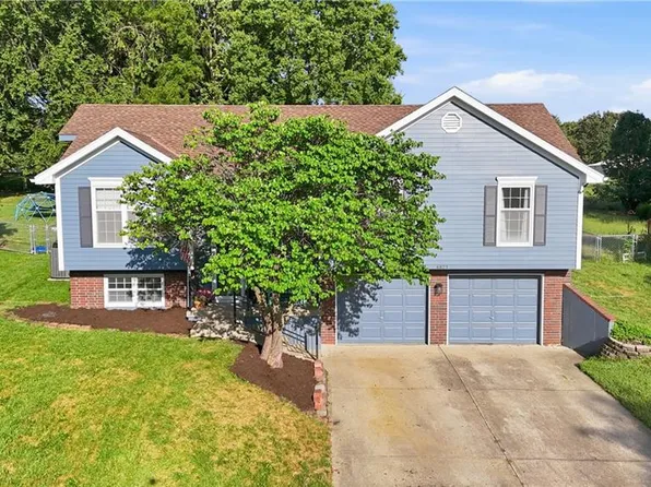 6821 T Gabbert Dr, Pleasant Valley, MO 64068