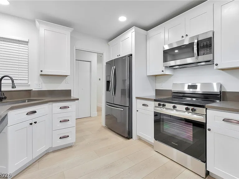 105 Marigold Ln — Photo 12