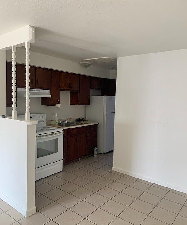 2nd image of 47 W 20th St
