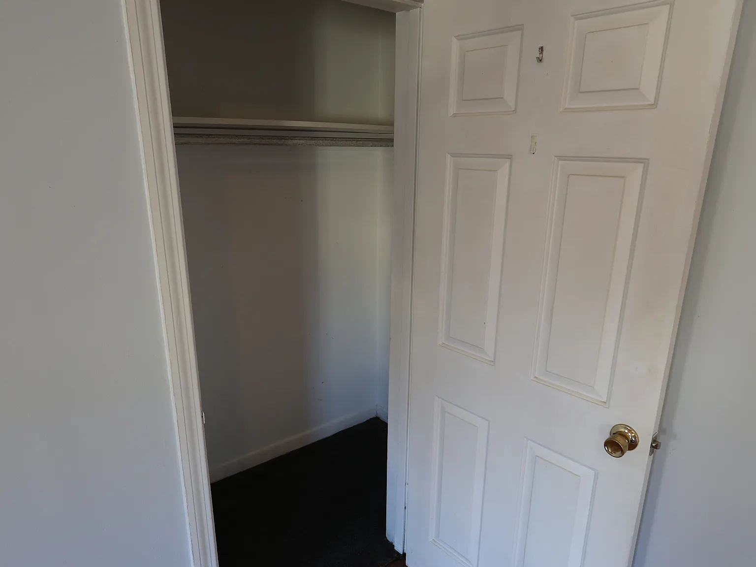 3 bed, 1200 sqft, $1,200 — Photo 2