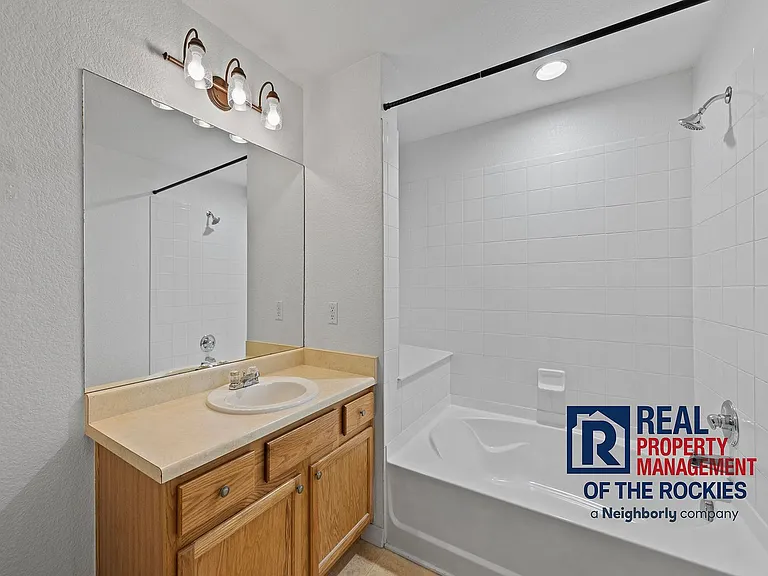 2133 Krisron Rd #C-207 — Photo 14