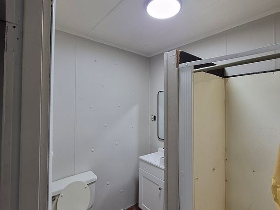 4th image of 250 S Poplar St #8