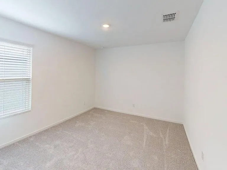 3911 Ontario Way — Photo 7