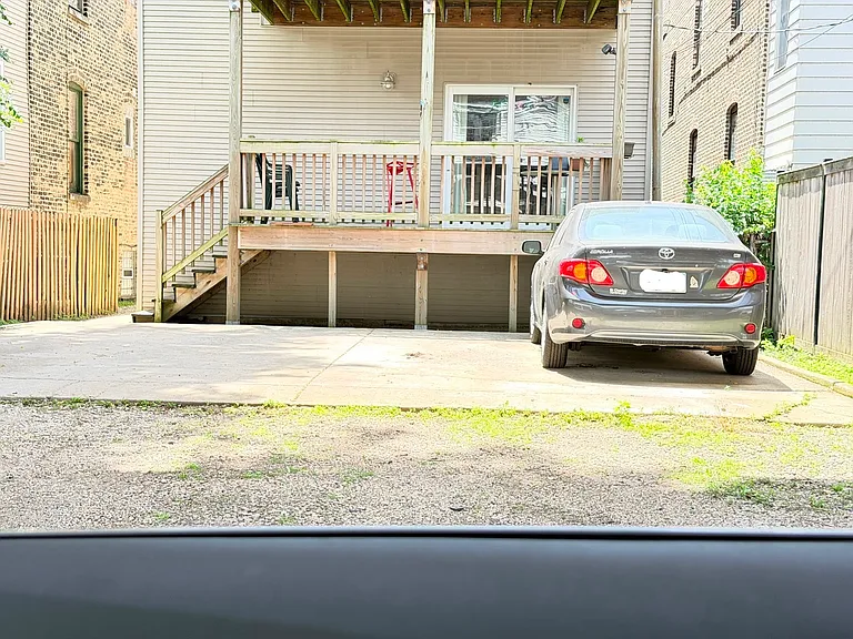 1330 W Roscoe St #1 — Photo 22