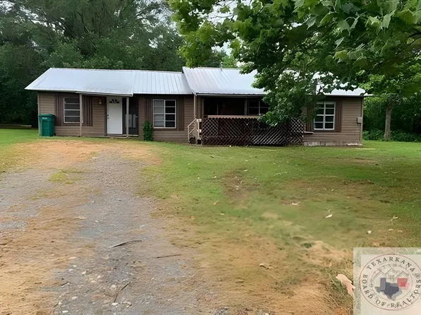 221 E Browning St, De Kalb, TX 75559