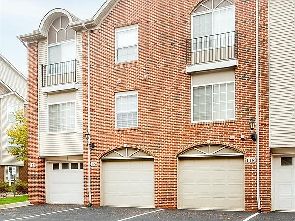 2nd image of 118 W Oakbrook Dr