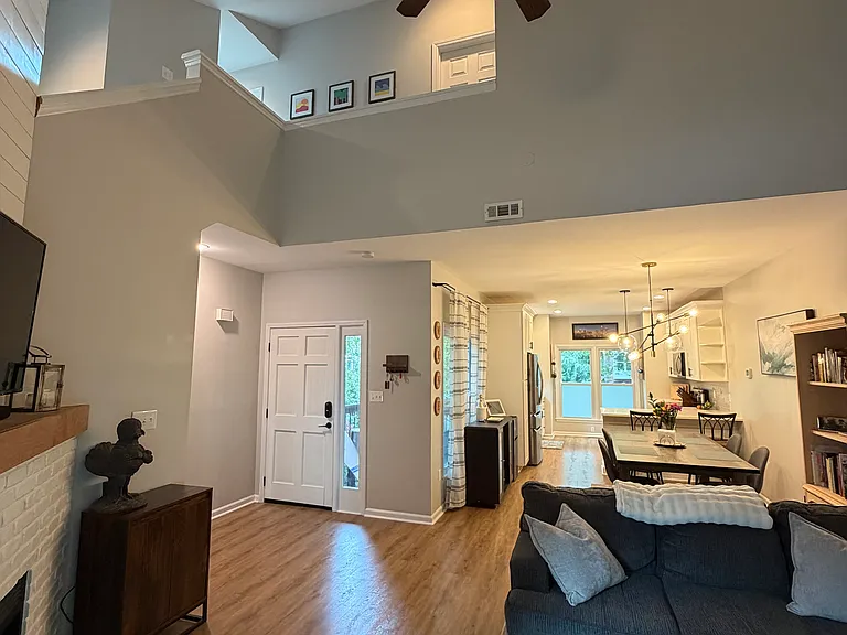 224 S Clarkson St — Photo 1