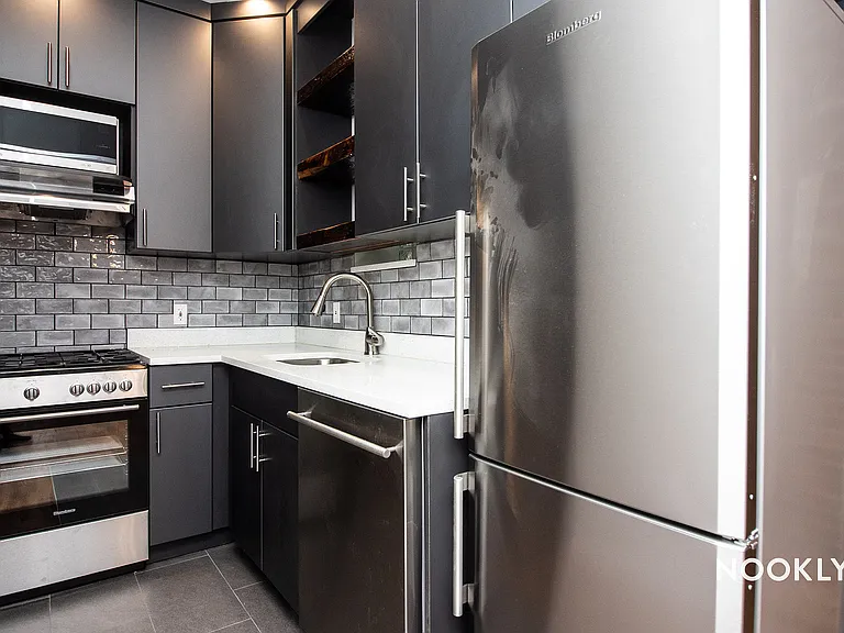 1553 De Kalb Ave #1R — Photo 14