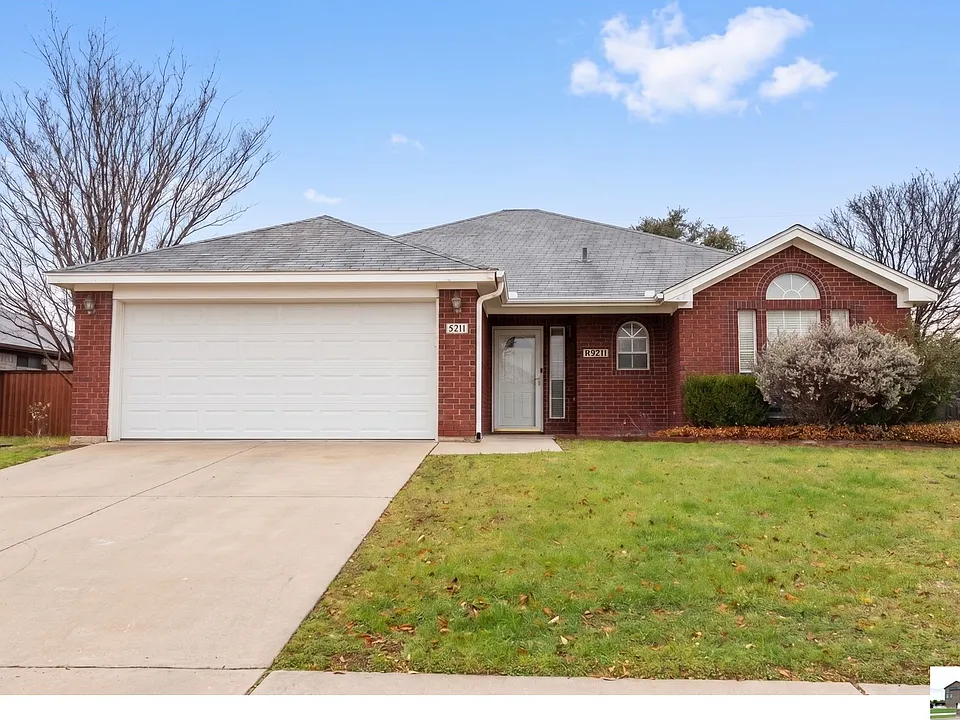 5211 James Loop