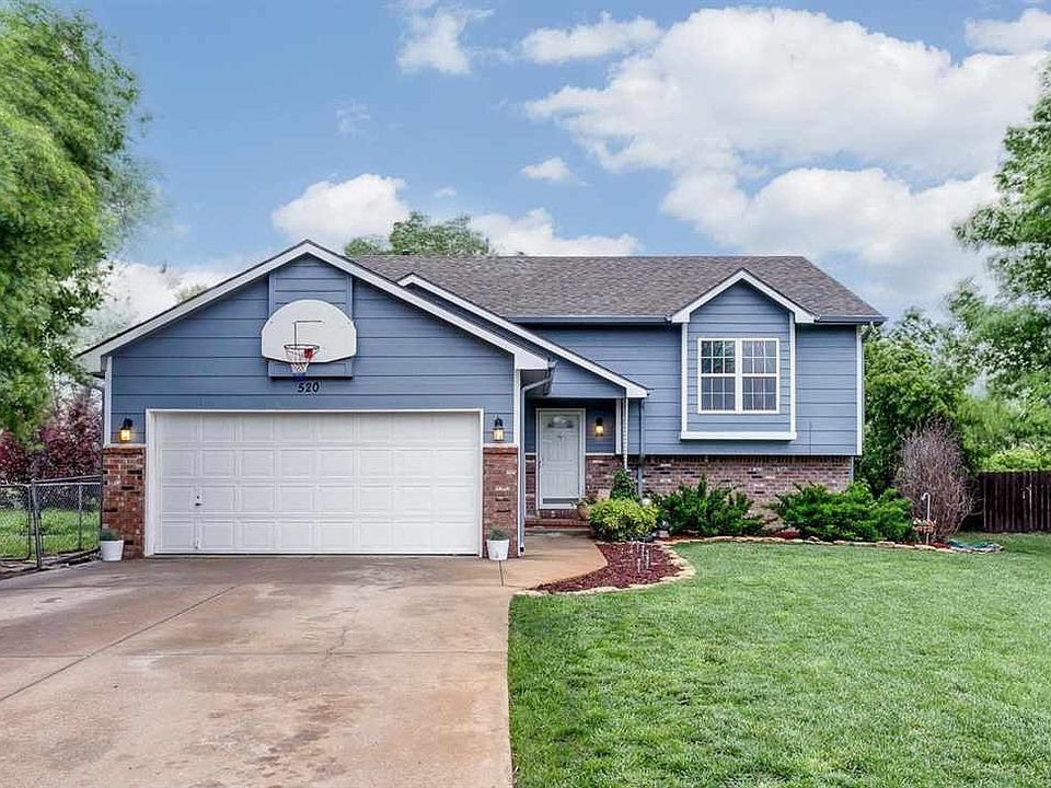 1st image of 520 Deerfield Cir