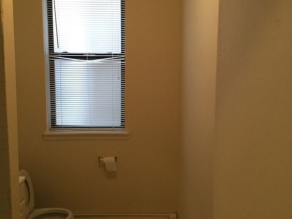 4th image of 5850 S King Dr #2