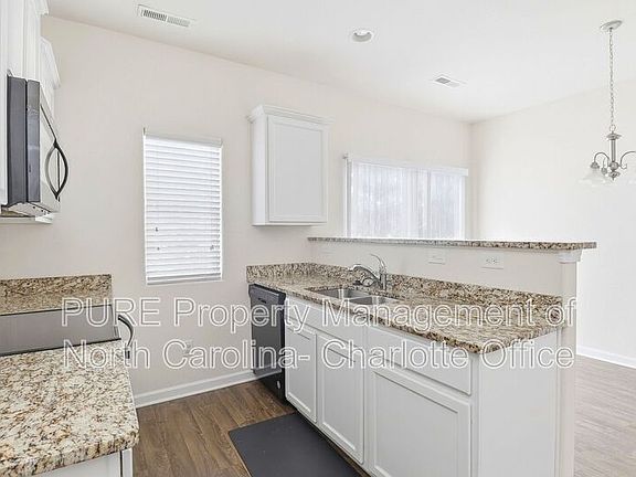 5th image of 6008 Vista Woods Ln