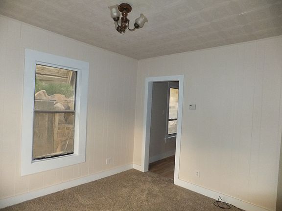 3rd image of 196 N 4th West St