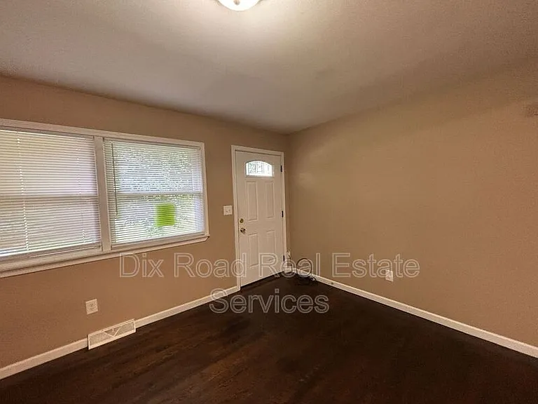 601 Brelsford Ave — Photo 7
