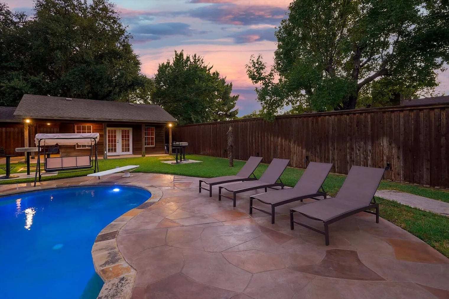 5 bed, 3.0 bath, 2637 sqft, $10,154 — Photo 3