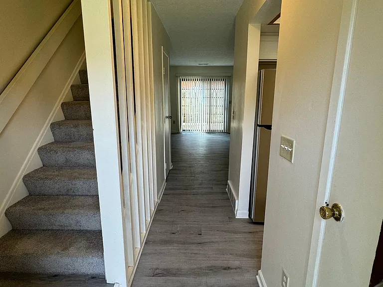 22 King Arthur Blvd — Photo 5