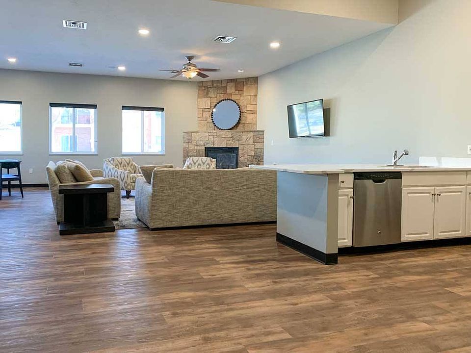Enjoy access to our resident clubhouse - perfect for catching up with neighbors or hosting family.