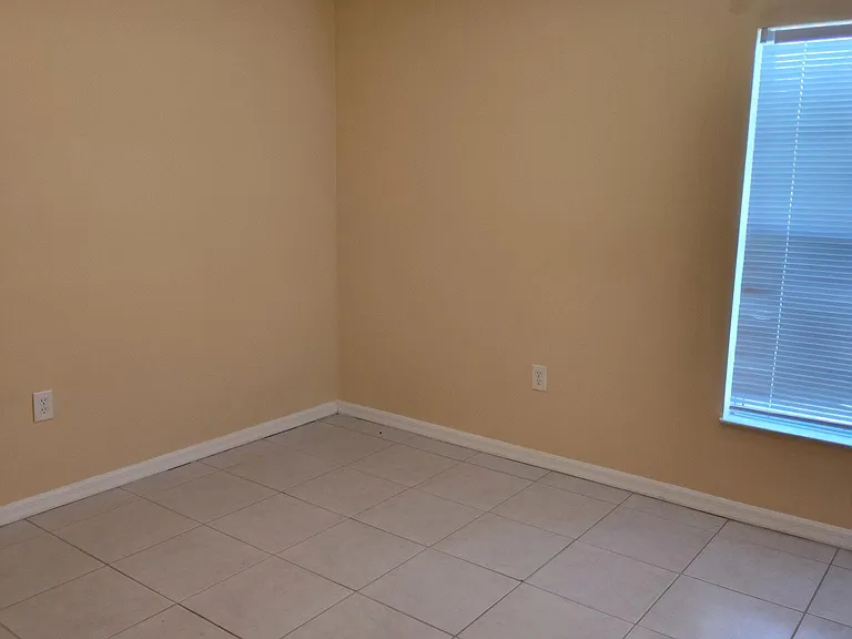 1109 NE 2nd Pl — Photo 21