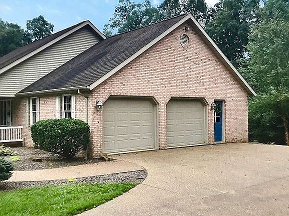 Attached 2 car garage 
