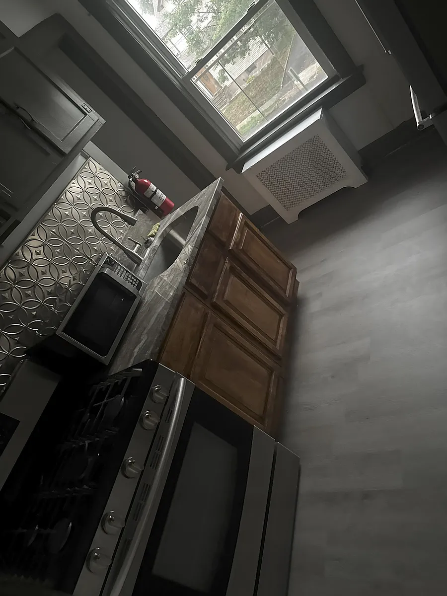 kitchen - 191 Hollywood Ave #2