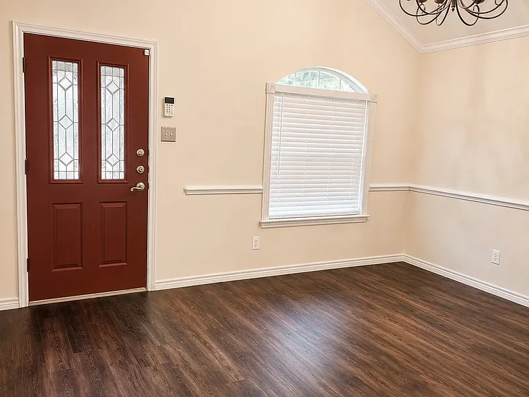 1207 Fox Trail Dr — Photo 4