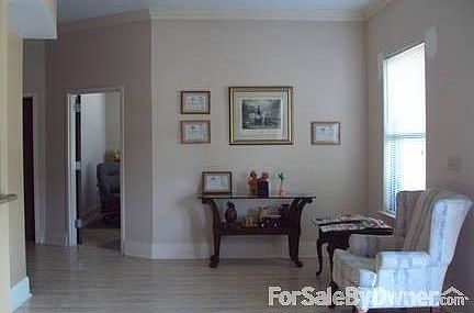 5th image of 135 Hayesbury Dr